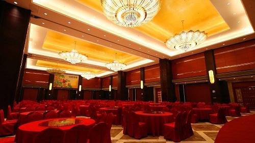 豪華酒店餐具未清洗就給顧客使用？知道真相后，引起眾人譴責